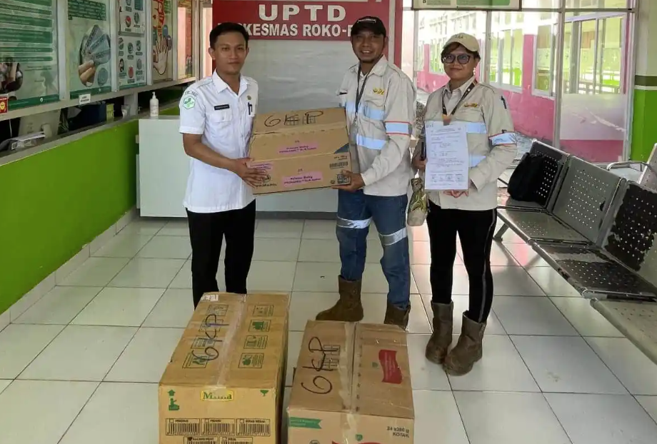Penyerahan bantuan PMT melalui UPTD Puskesmas Roko Roko